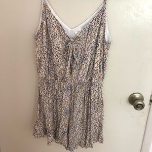 Cute summer romper. Worn once